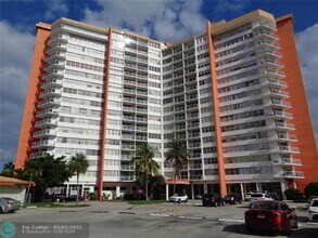 Building Photo - 1301 NE Miami Gardens Dr