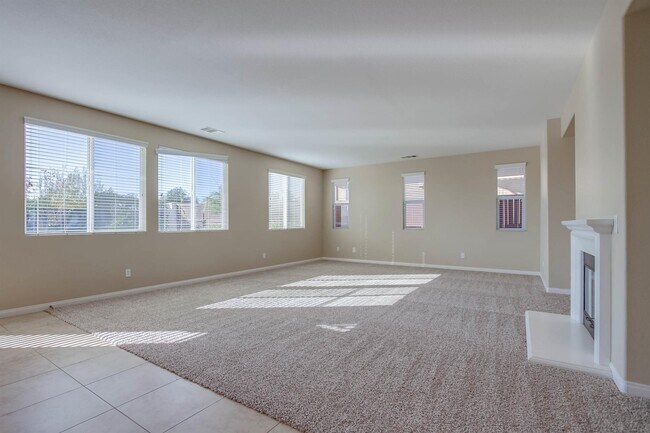 Building Photo - 1059 Vista Pointe Blvd