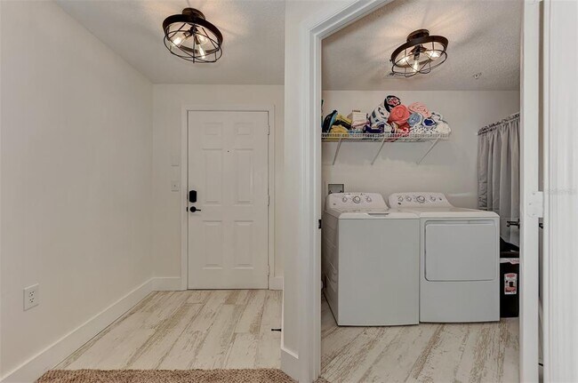 Building Photo - 5600 Bentgrass Dr