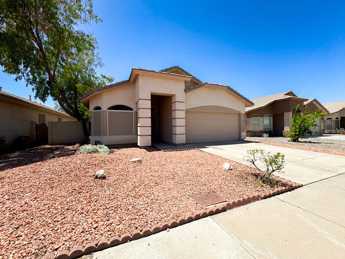 Foto principal - 3Bed/2Bath House at 63rd/Northern Ave! $19...
