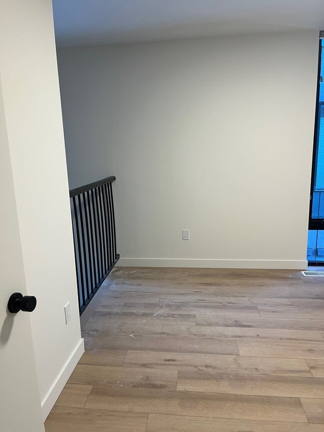 Photo du bâtiment - 238-238 Wellington Crescent