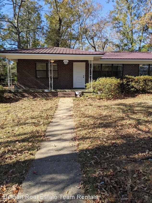 3 Br 2 Bath House 1000 Fairlane Dr House For Rent In Dothan Al Apartments Com
