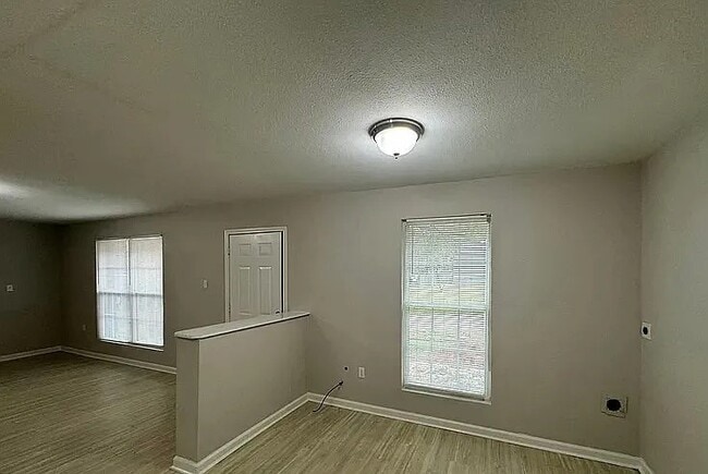 Building Photo - 4923 Woodmont Dr