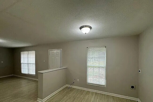 Foto del edificio - 4923 Woodmont Dr