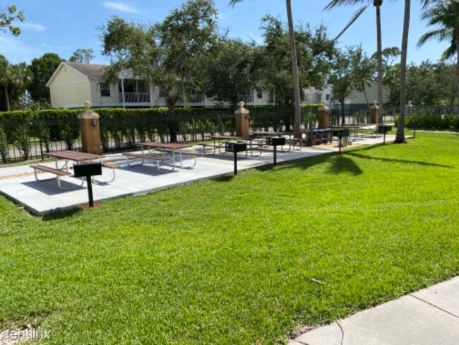 Building Photo - 1295 Wildwood Lakes Blvd