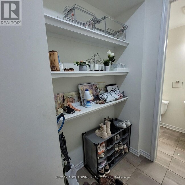 Building Photo - 973 Logan Dr