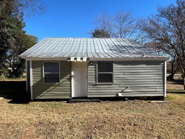 Foto del edificio - Cozy 2-Bedroom, 1-Bathroom Home