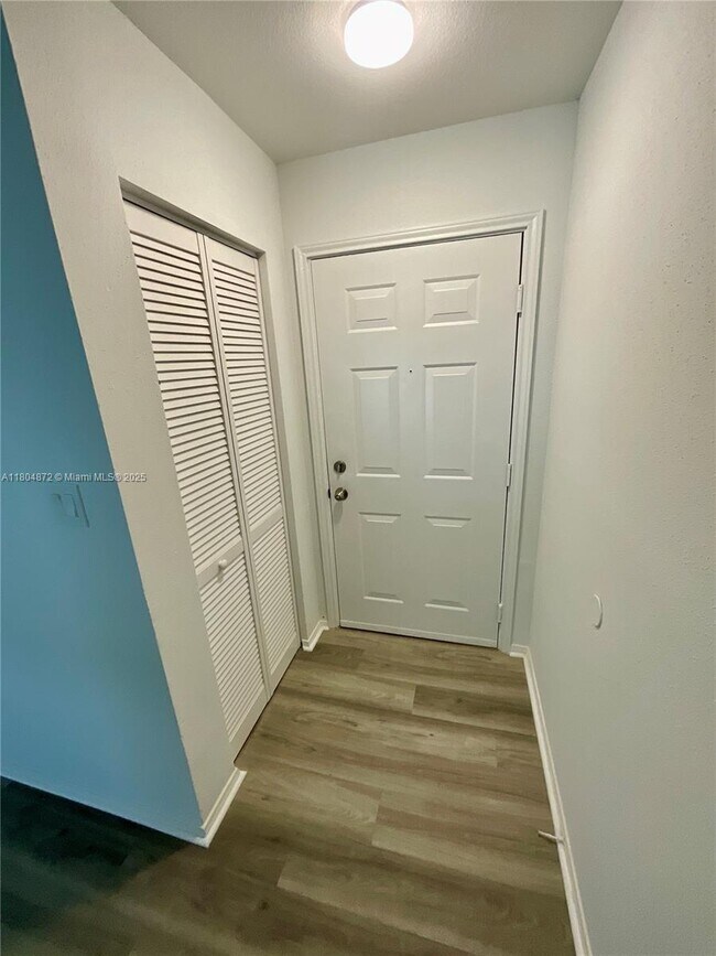 Foto del edificio - 2351 NW 33rd St