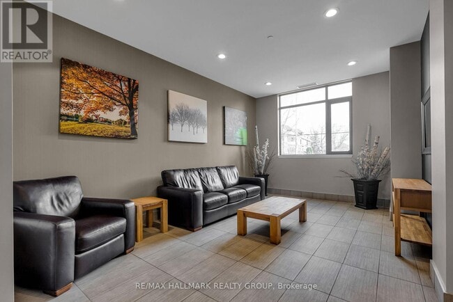 Building Photo - 808 Bronson Ave