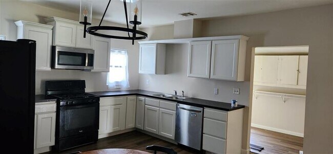 Foto del edificio - 411 N Maple St