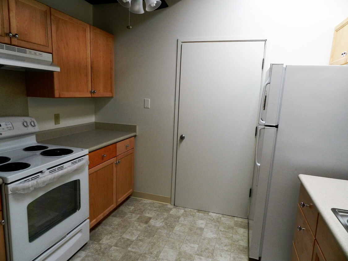 Full Kitchen - 7046 Kalanianaole Hwy