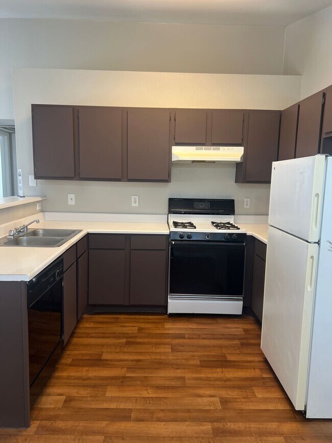 Building Photo - Ask about our move in Special