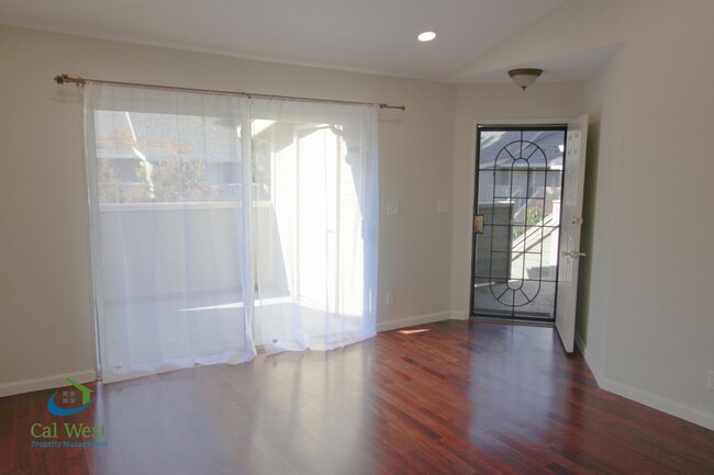 Foto del edificio - $2795 - 2 Bedroom, 2 Bath Condo w/ AC in G...