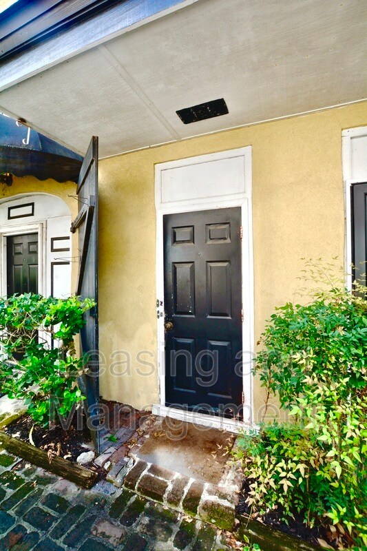 Primary Photo - 24 Bee St
