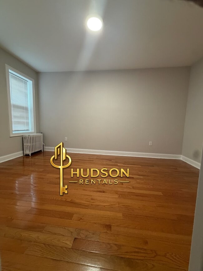 546 Bergen Ave E6 - 540 Bergen Ave