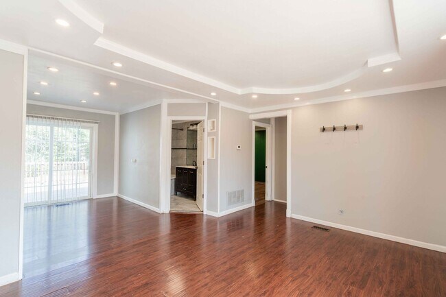 Foto del edificio - 3 BED 1 BATH! Schedule a tour today!