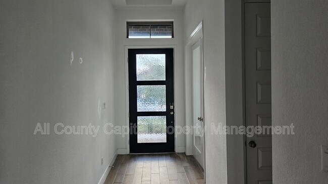 Foto del edificio - 145 Cyrus Milton Dr