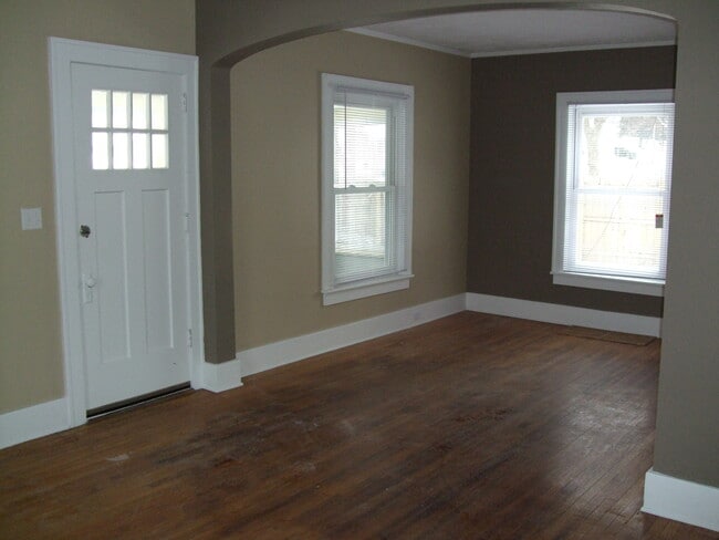 Área de estar 1 - 201 Fuller Ave NE