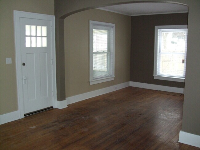 Sala de estar 1 - 201 Fuller Ave NE