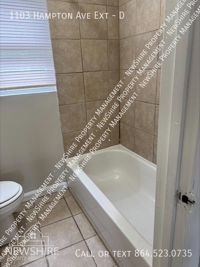 Foto del edificio - 1103 Hampton Ave Ext