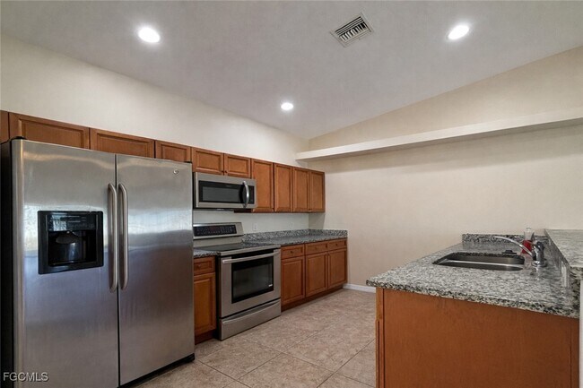 Foto del edificio - 2141 SW 8th Pl