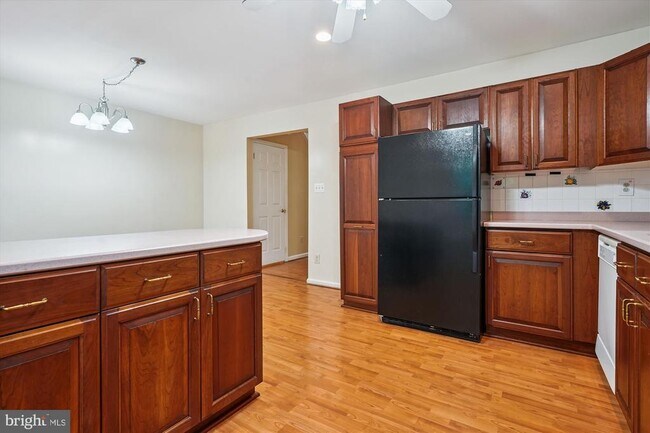 Foto del edificio - 6760 Cardinal Woods Ct