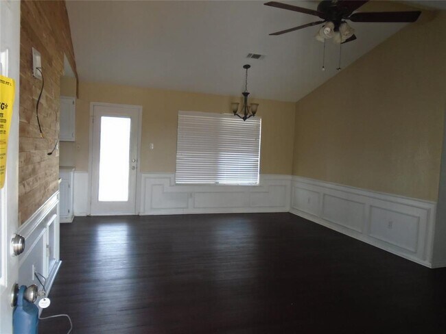 Building Photo - 3817 Trinity Ln