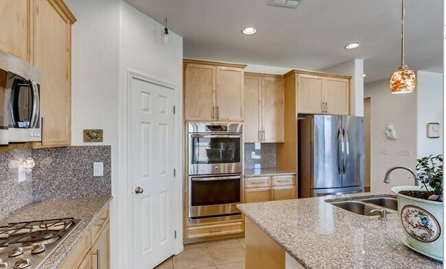 Building Photo - 7508 Alamo Ranch Ave