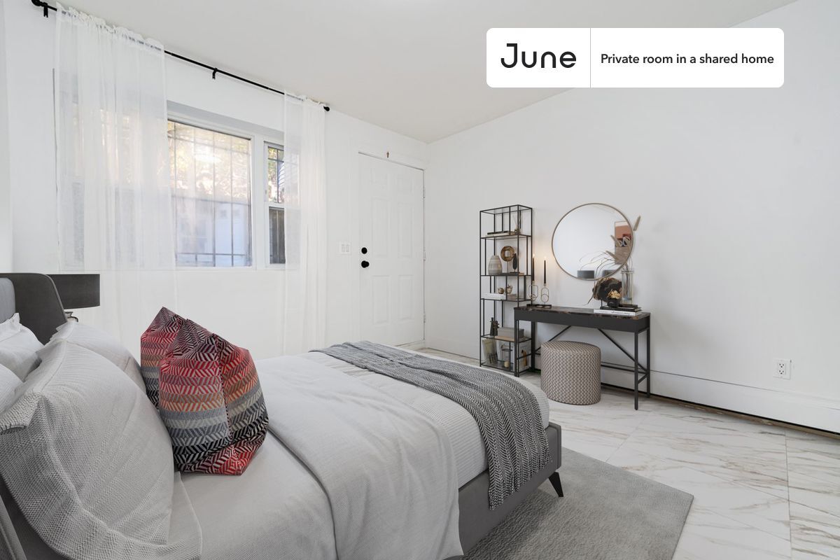 Room in Shared 3 bed/1 bath home - Room in Shared 3 bed/1 bath home