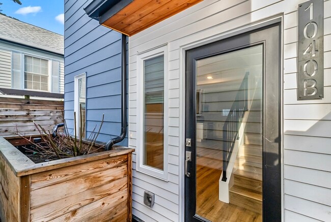 Photo - 1040 S Donovan St Townhome