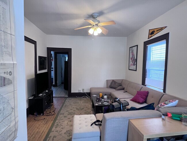 Foto del edificio - 3448 N Bartlett Ave