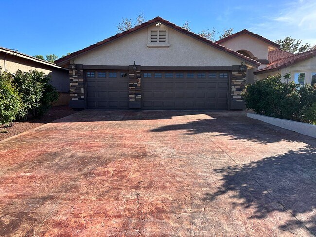 Building Photo - Beautiful Furnished 3 Bedroom Home on Cerb...