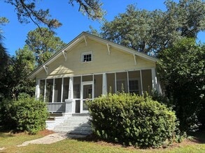 Building Photo - 801 W Richardson Ave
