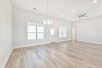 Building Photo - 13083 Clear View Dr