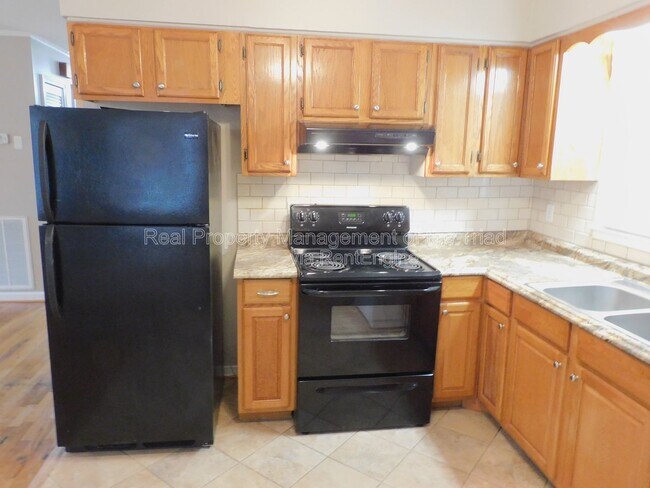 Foto del edificio - 3445 Huffine Mill Rd