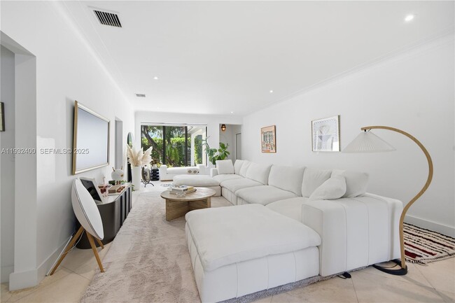 Building Photo - 2489 Meridian Ave