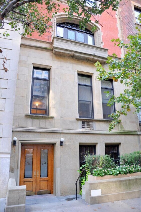 Primary Photo - 19 West 73rd Street