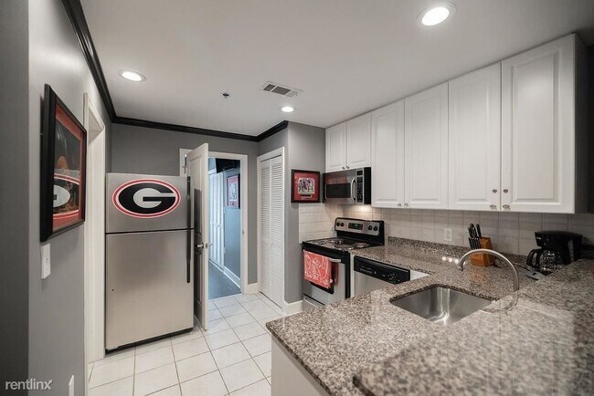 Foto del edificio - 1 br, 1 bath Condo - 250 W Broad St Apt 530