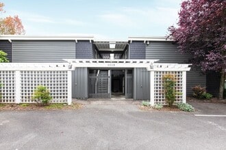 Building Photo - 1113 Kirkland Ave