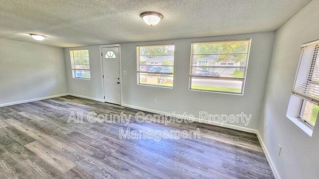 Building Photo - 7934 Cocoa Ave