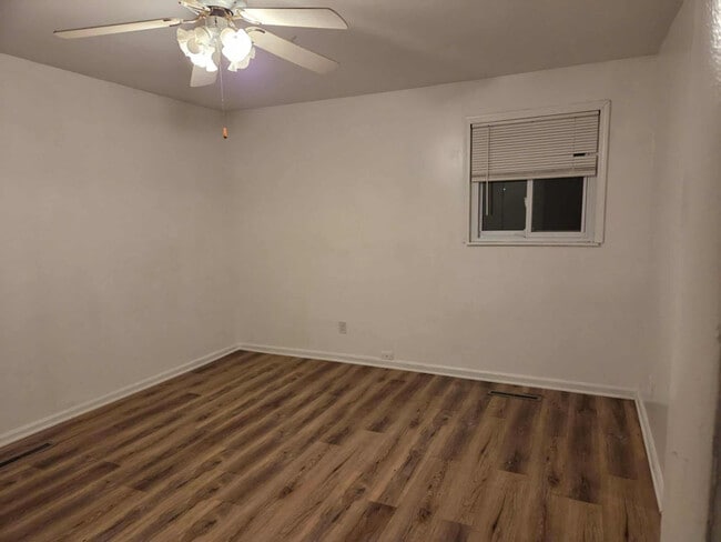 Foto del edificio - 4644 Broadhurst Dr