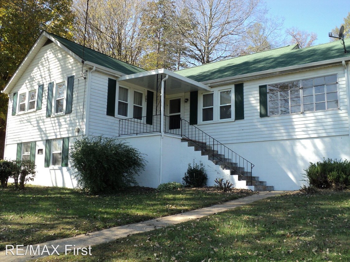 Primary Photo - 2617 Middlesettlements Rd