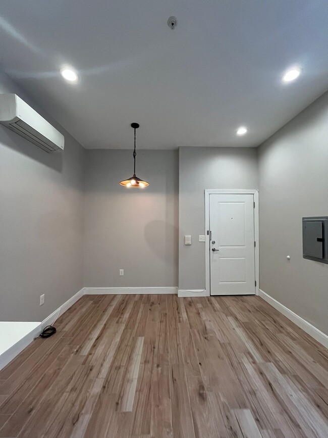 Building Photo - 41 Clifton Pl