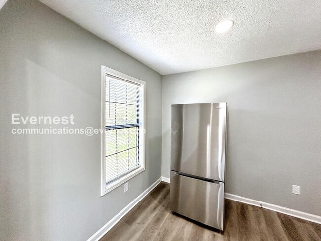 Building Photo - 5014 Shubert Cove