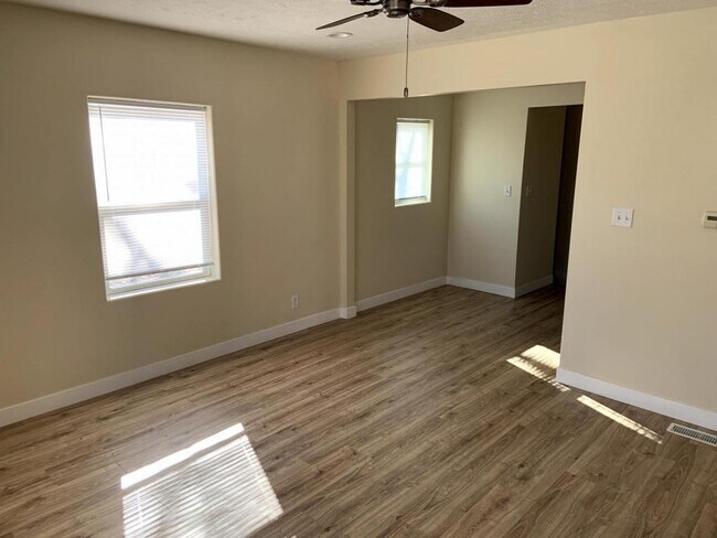 Building Photo - 522 S 28th Street