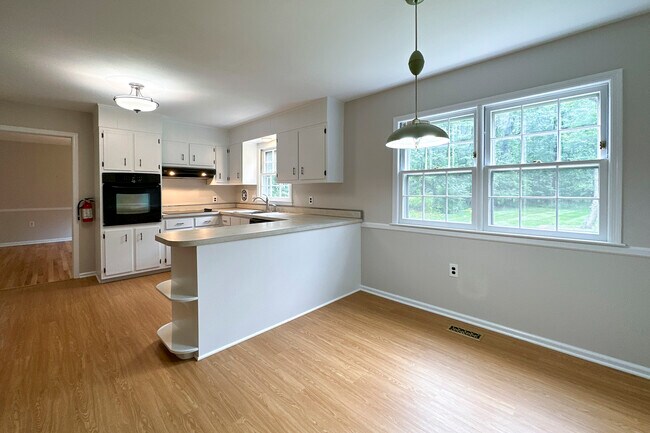 Building Photo - 13 Monterey Dr