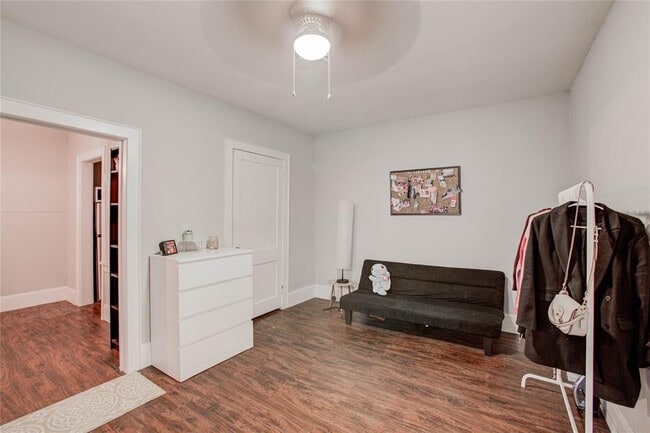 Building Photo - 905 Oakhurst St
