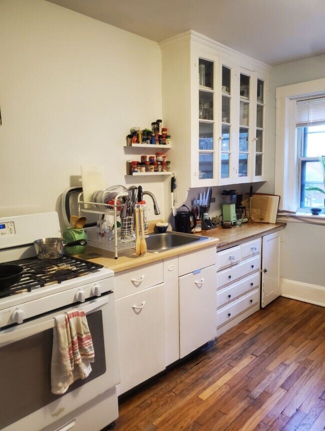 Foto del edificio - JP Two-Bedroom Quiet cul-de-sac off-Centre