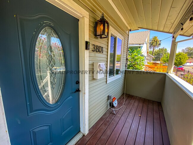 Building Photo - Spacious 3bed 2bath on a large lot