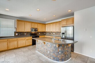Building Photo - 9294 Eaton Creek Ct